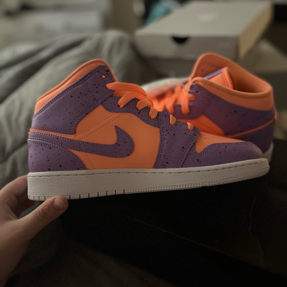 AIR JORDAN 1’s orange pulse / atomic violet NWT
